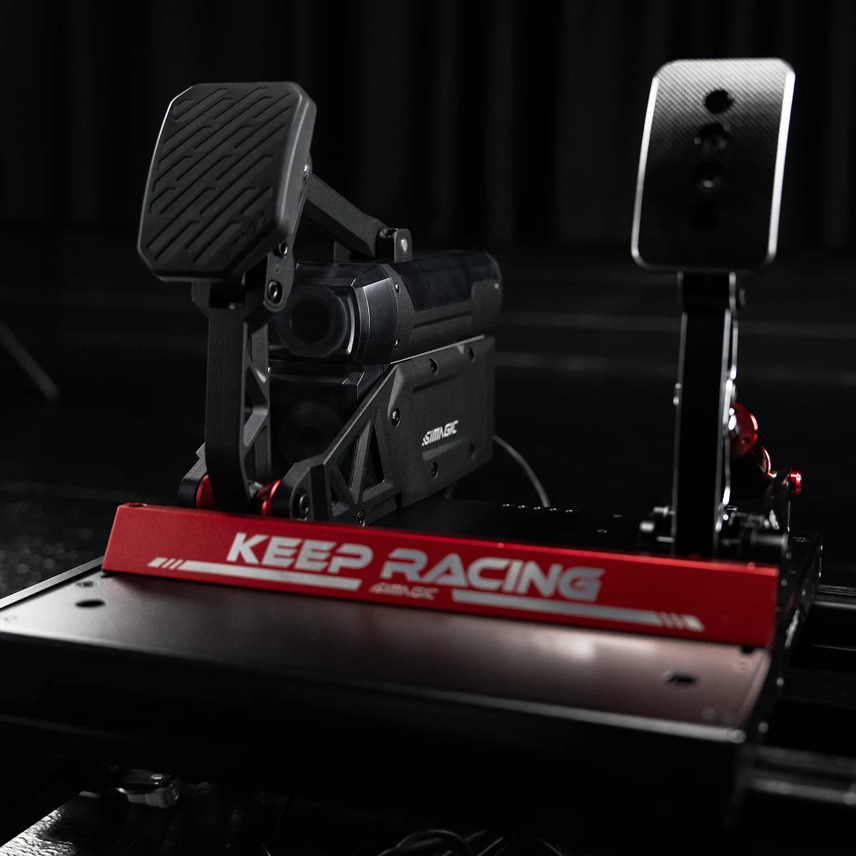 Simagic P-Active active brake and P1000 throttle on the Keep Racing baseplate, studio shot on a dark background
